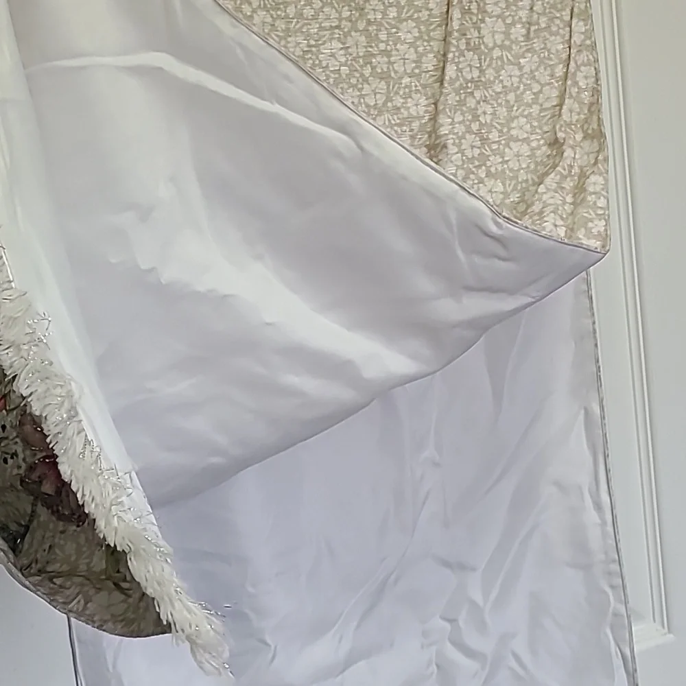 TAHARI TABLE RUNNER 16